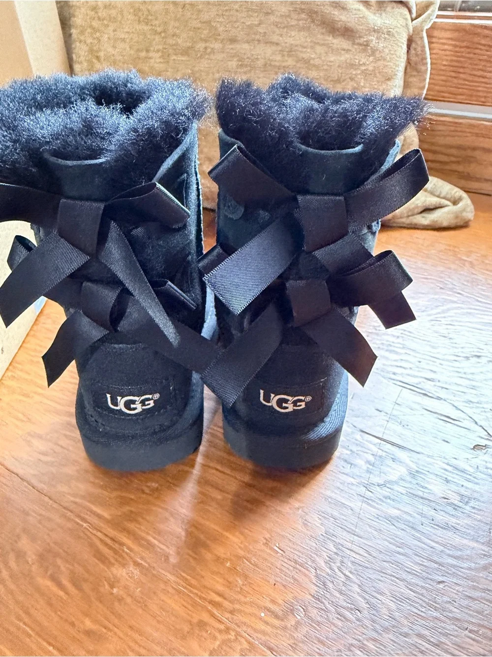 UGG TODDLER/ baby Black Bow Back Sheepskin Boots